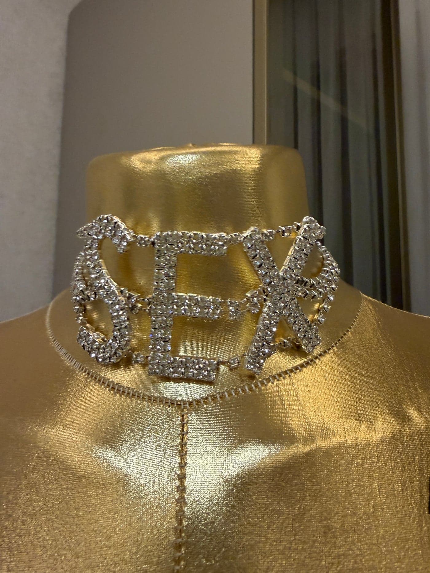 Taş Yazılı Boyunluk Choker